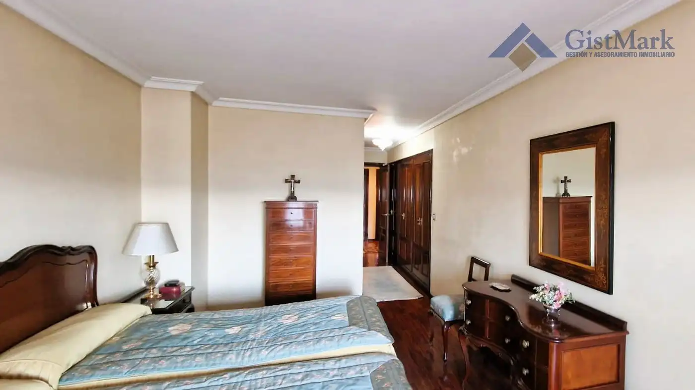 Habitación de Piso en venta en Vigo  con Calefacción, Parquet y Terraza