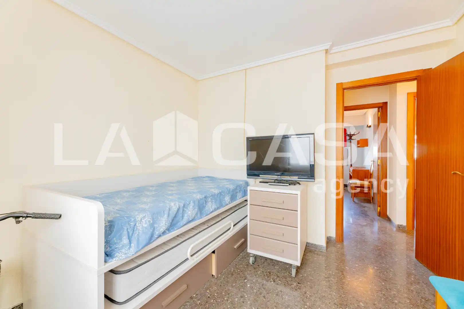 Bedroom of Flat for sale in Valencia  with Air Conditioner and Balcony