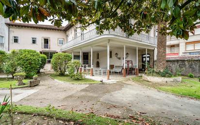 Außenansicht von Country house zum verkauf in Ampuero mit Terrasse und Balkon