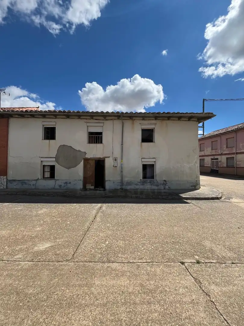 Exterior view of Country homes for sale in Cubillas de los Oteros