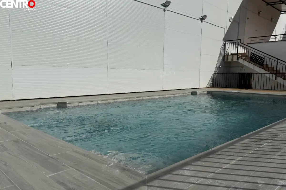 Piscina de Piso en venta en La Zubia con Aire acondicionado, Calefacción y Jardín privado
