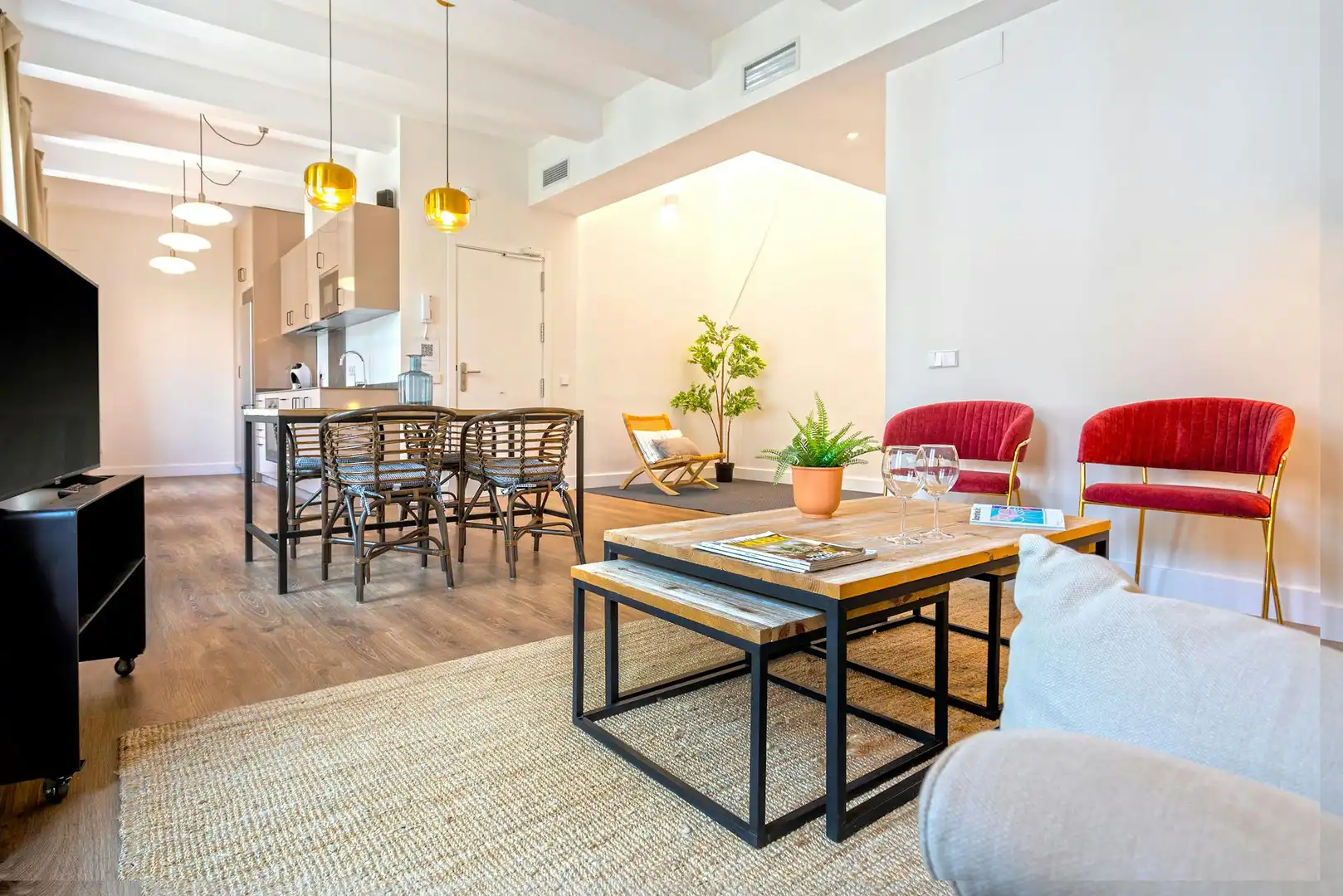 Living room of Flat for rent in Sevilla  with Air Conditioner, Heating and Washing machine