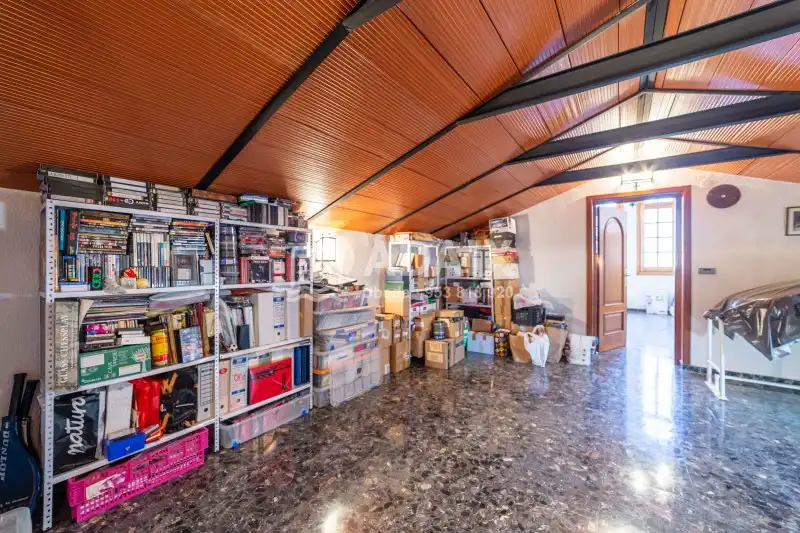 Haus oder Chalet zum Verkauf in Úbeda mit Terrasse, Abstellraum und Balkon