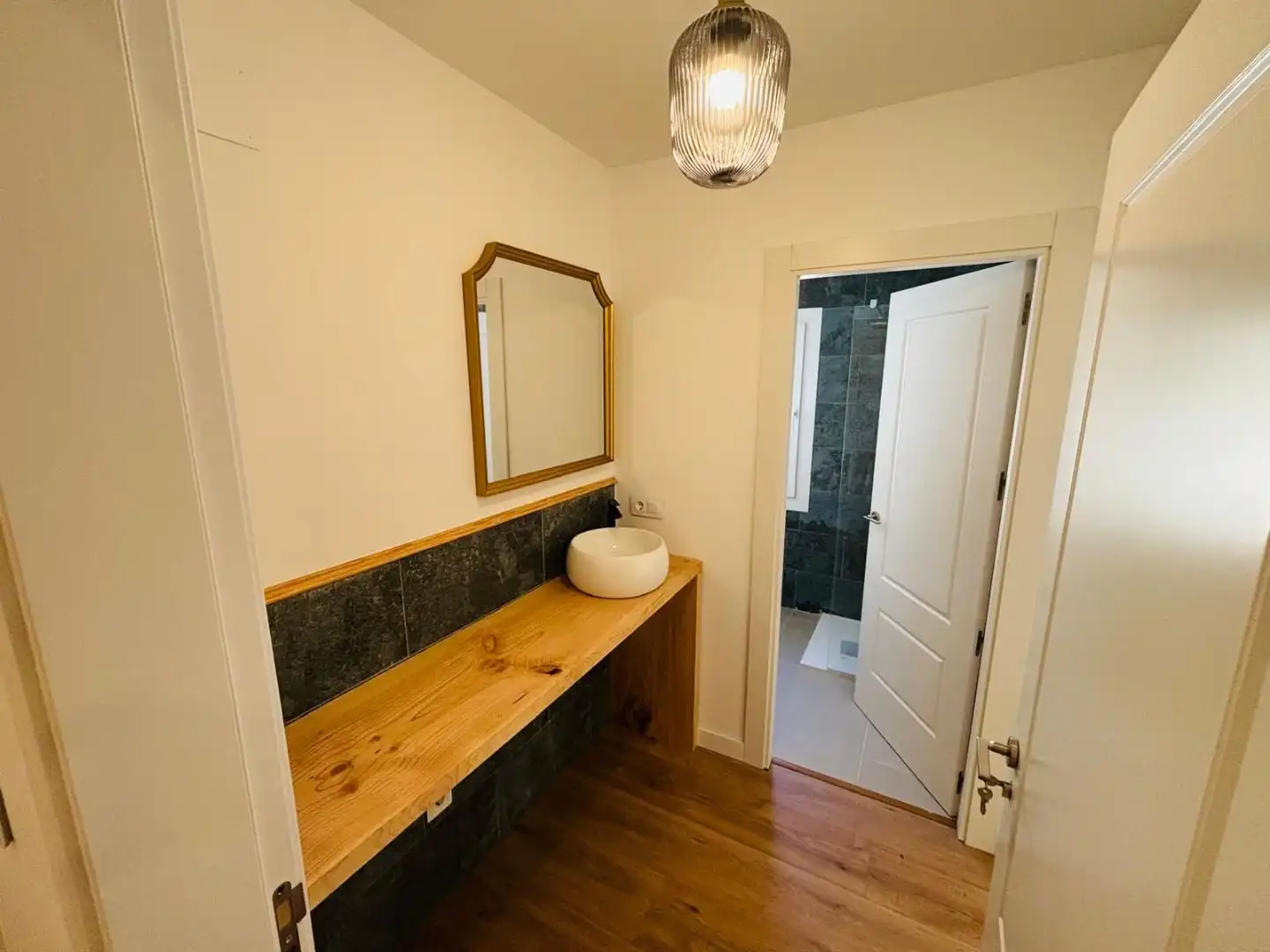Baño de Piso en venta en Segovia con Aire acondicionado, Calefacción y Jardín privado