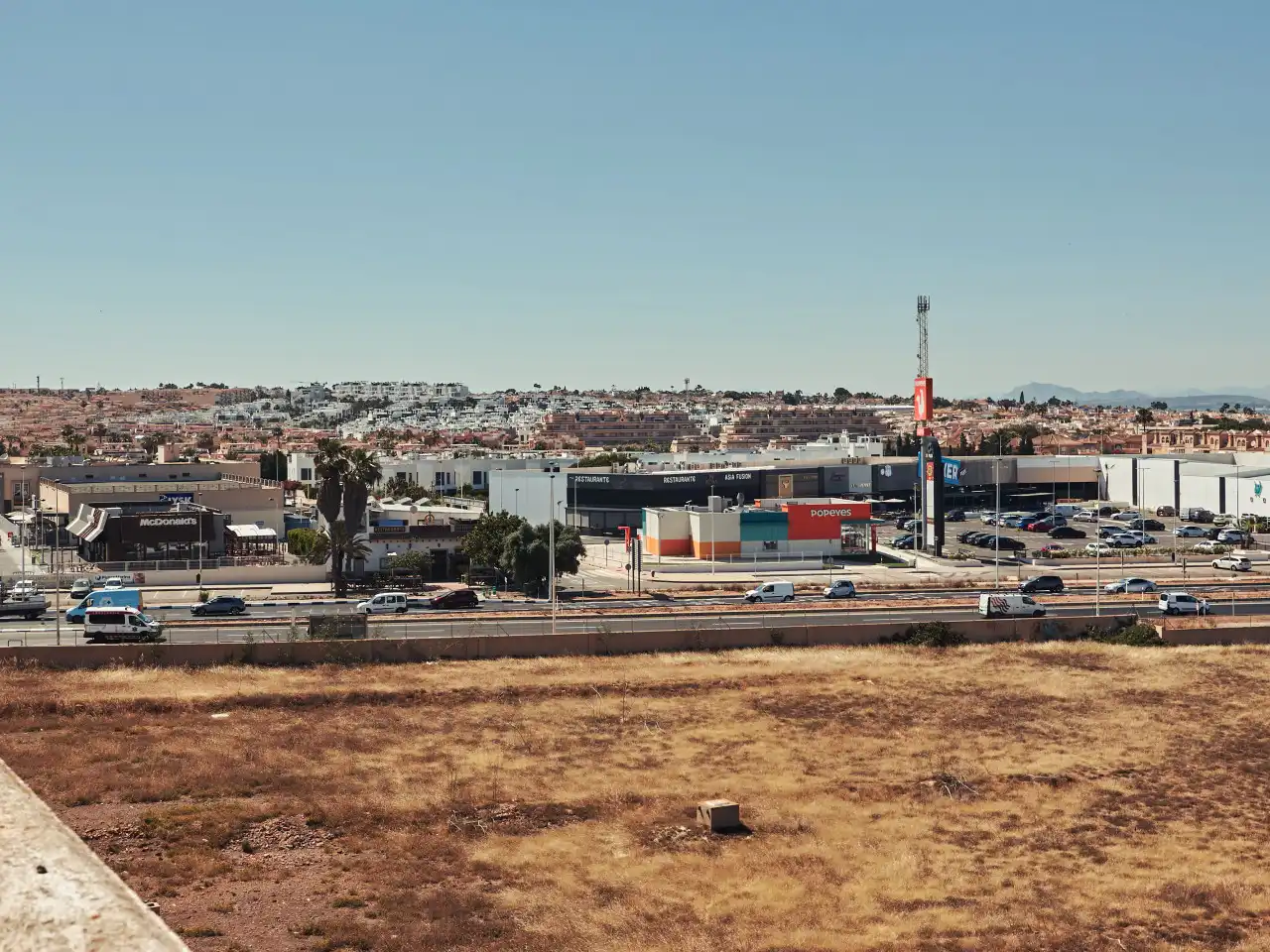 Außenansicht von Wohnungen zum Verkauf in Torrevieja mit Klimaanlage, Heizung und Terrasse