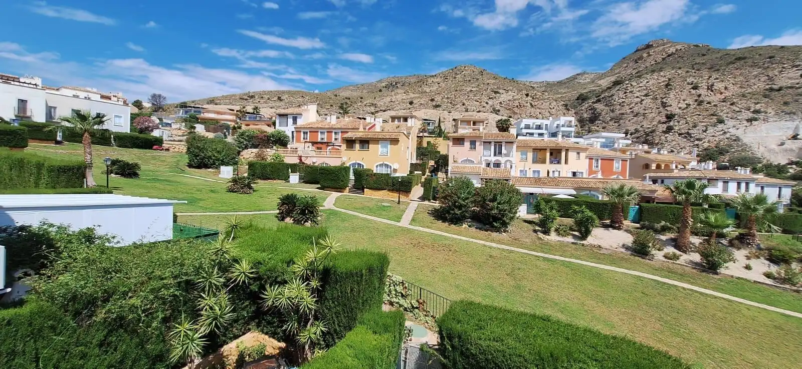 Bungalow amb terrassa en venda a Golf Bahía