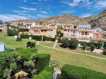 Bungalow avec balcon à vendre à Golf Bahía