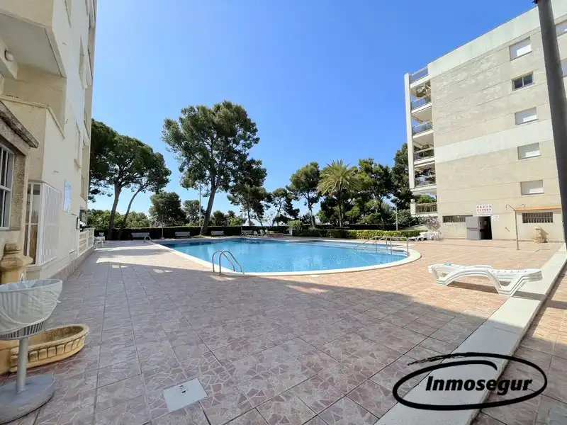 Piscina de Piso en venta en Salou con Terraza, Amueblado y Piscina comunitaria