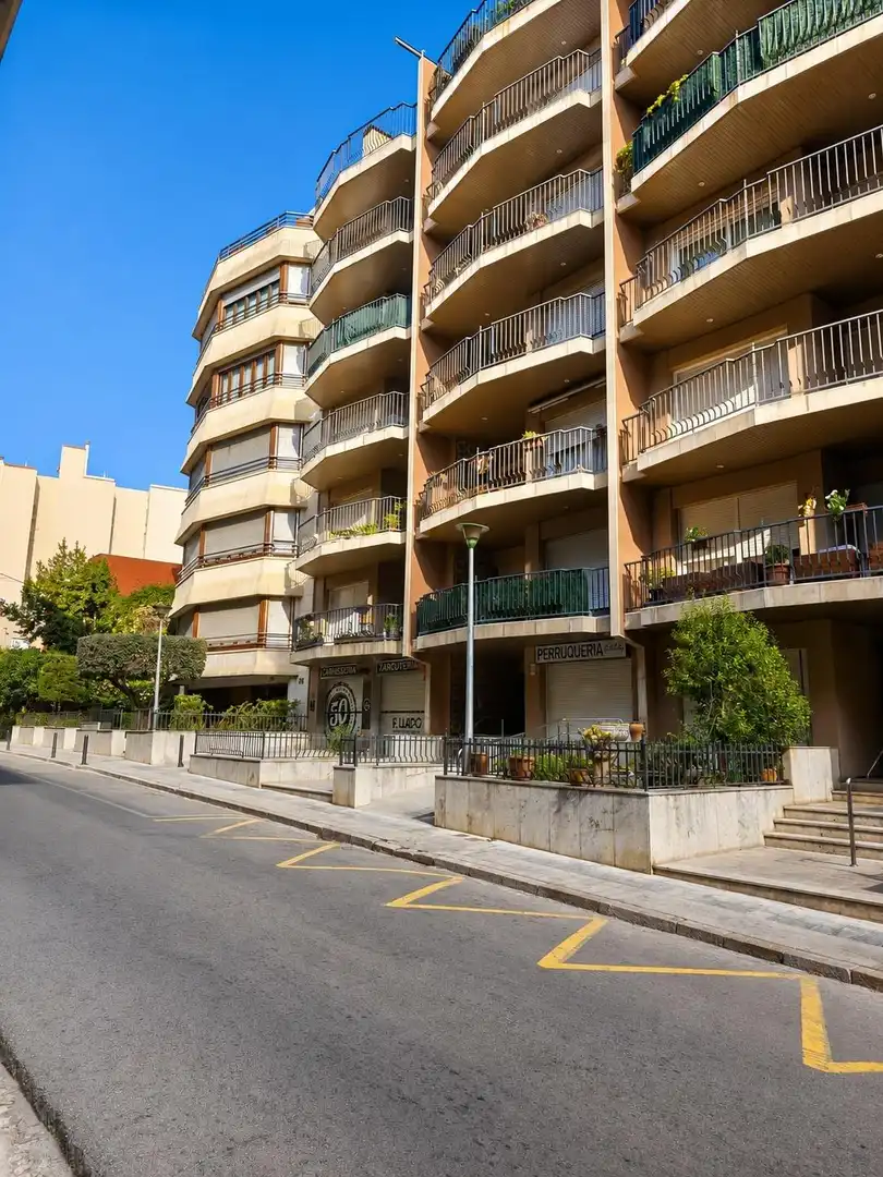 Exterior view of Flat for sale in Figueres