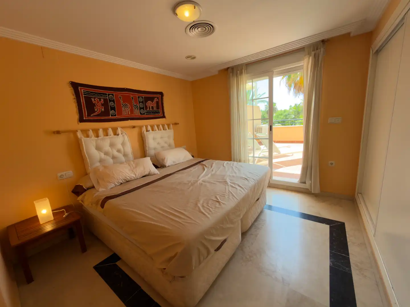 Dormitori de Àtic en venda en Marbella amb Aire condicionat, Terrassa i Piscina comunitària
