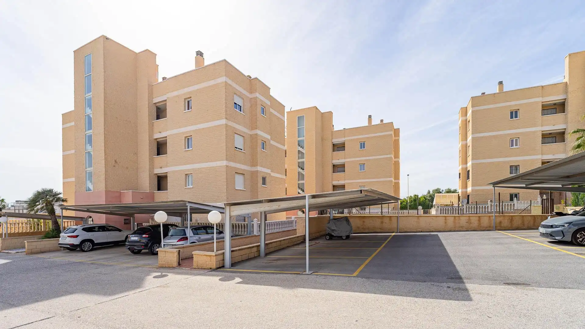 Vista exterior de Planta baja en venta en Torrevieja con Jardín privado, Terraza y Trastero