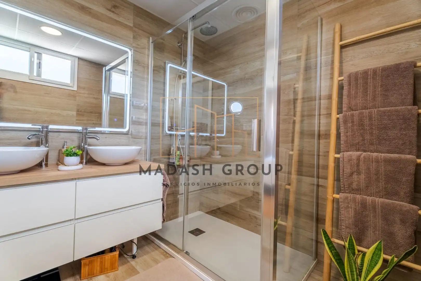 Casa aparellada amb piscina en venda a Carrer PRESIDENT MACIA, imagen 24