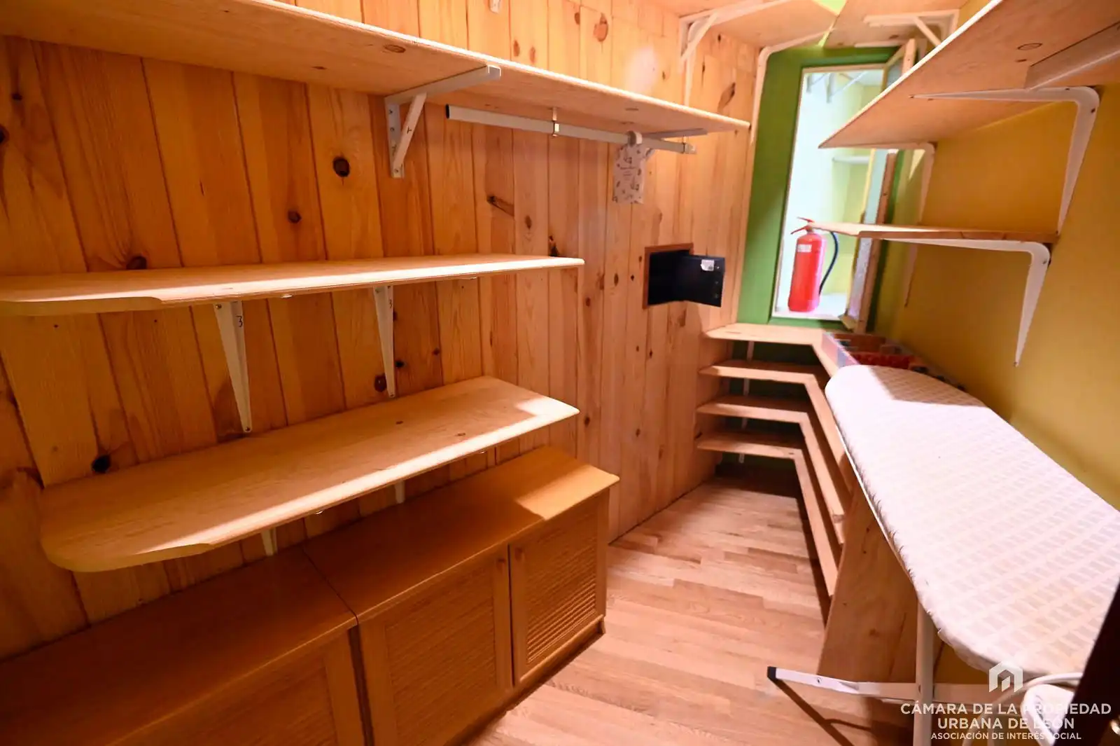 Cocina de Piso en venta en León Capital  con Calefacción y Trastero