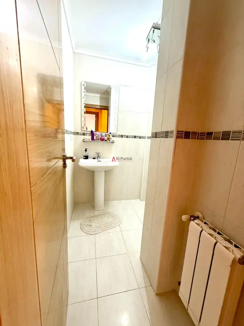 Badezimmer von Maisonette zum Verkauf in Piélagos mit Heizung, Parkett und Abstellraum