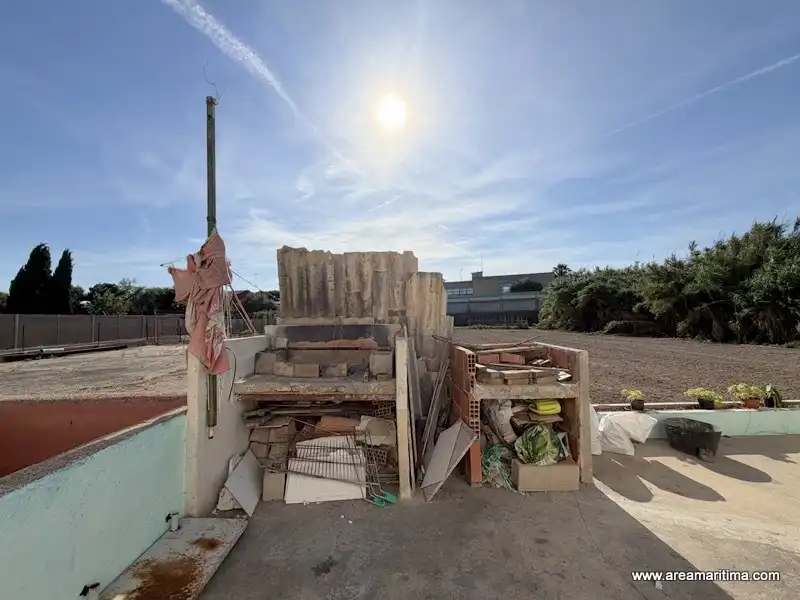 Casa adosada en venta en Valencia con Trastero y Alarma