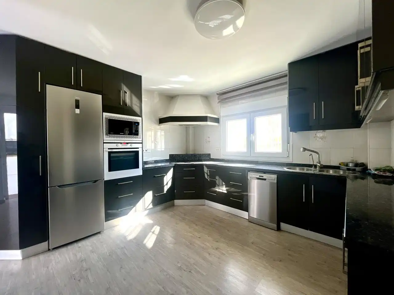 Cocina de Casa o chalet en venta en Torremolinos con Jardín privado, Terraza y Piscina
