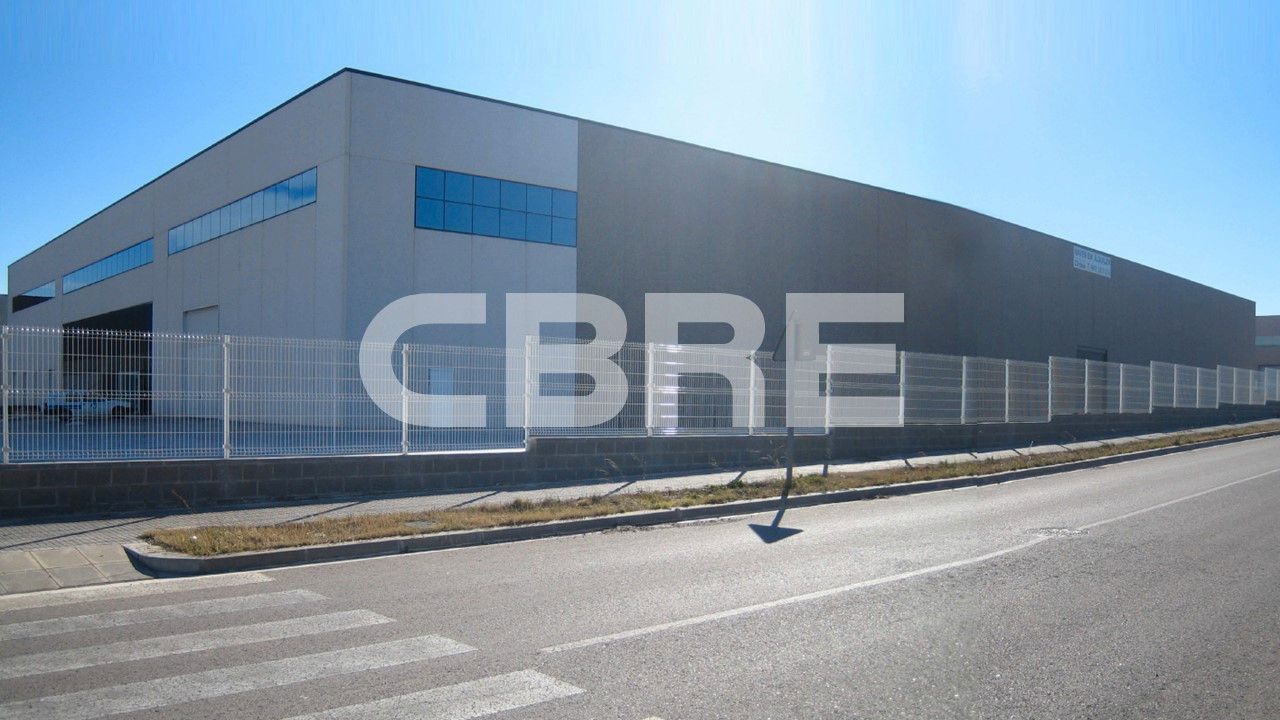 Vista exterior de Nau industrial de lloguer en Vilafranca del Penedès amb Calefacció i Alarma