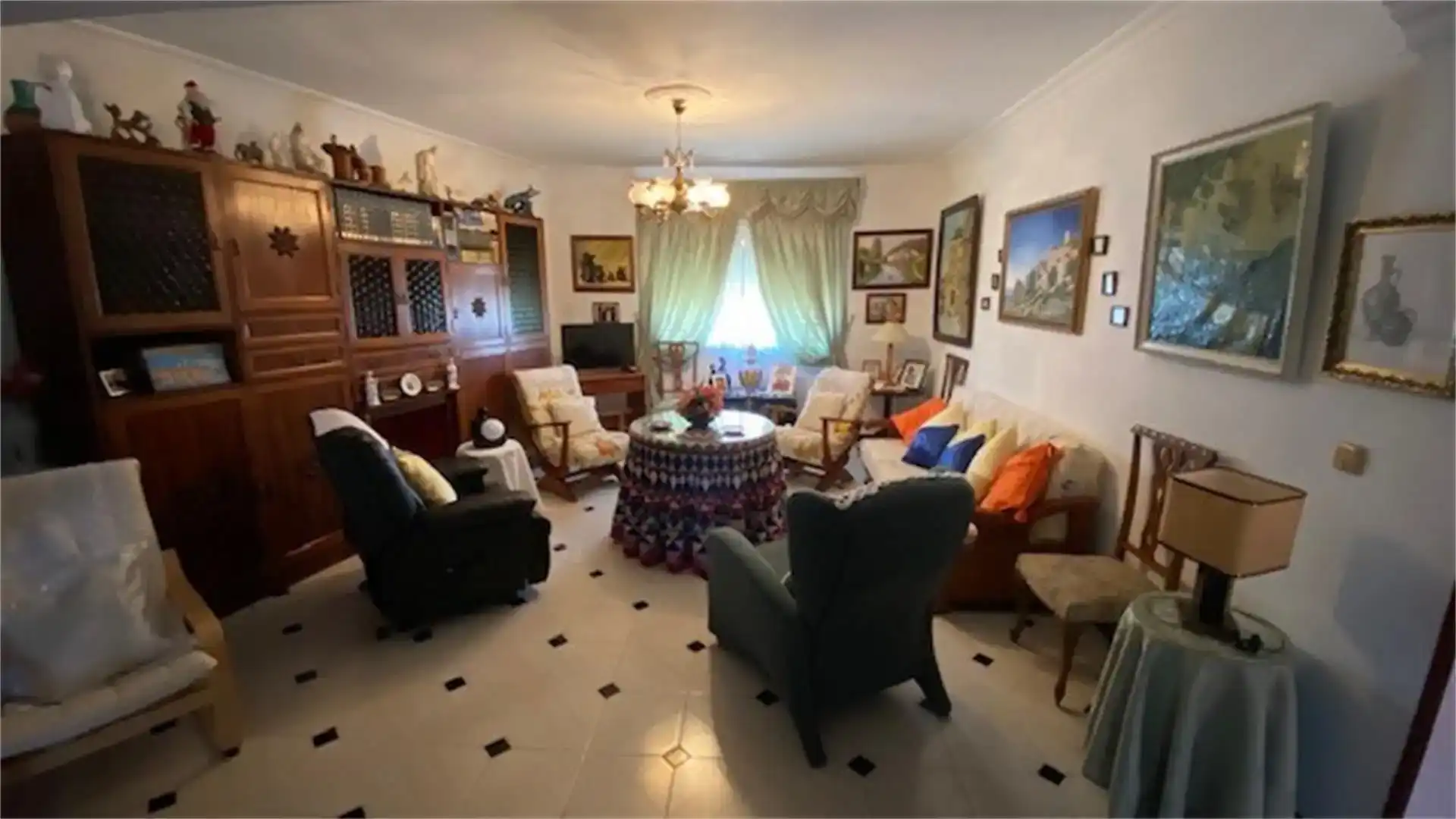 Sala d'estar de Casa o xalet en venda en Dos Hermanas amb Aire condicionat, Traster i Moblat