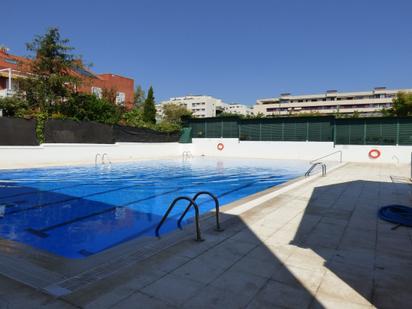 Piscina de Casa o xalet en venda en Getafe amb Terrassa i Balcó