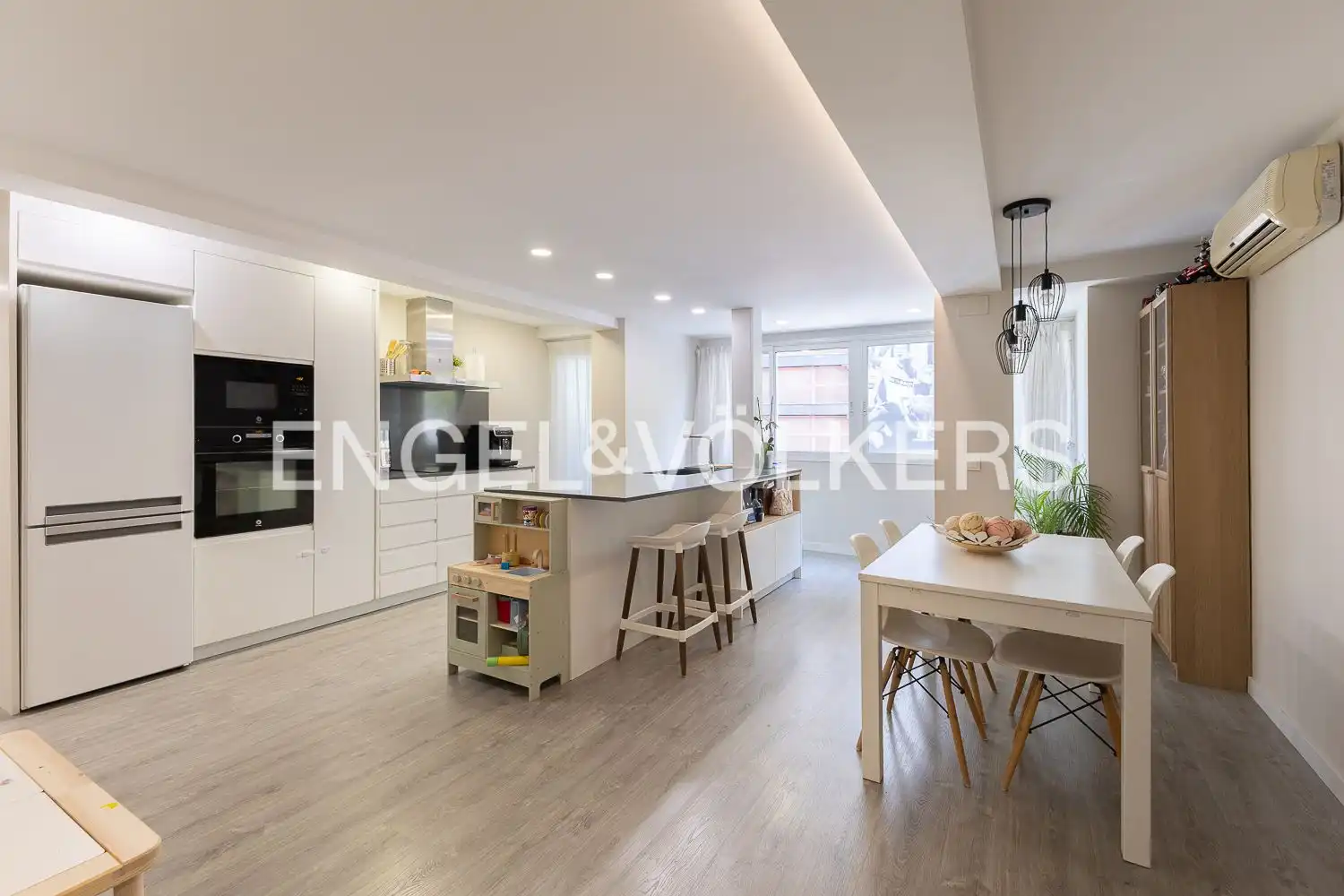 Kitchen of Flat for sale in  Valencia Capital  with Air Conditioner, Heating and Parquet flooring
