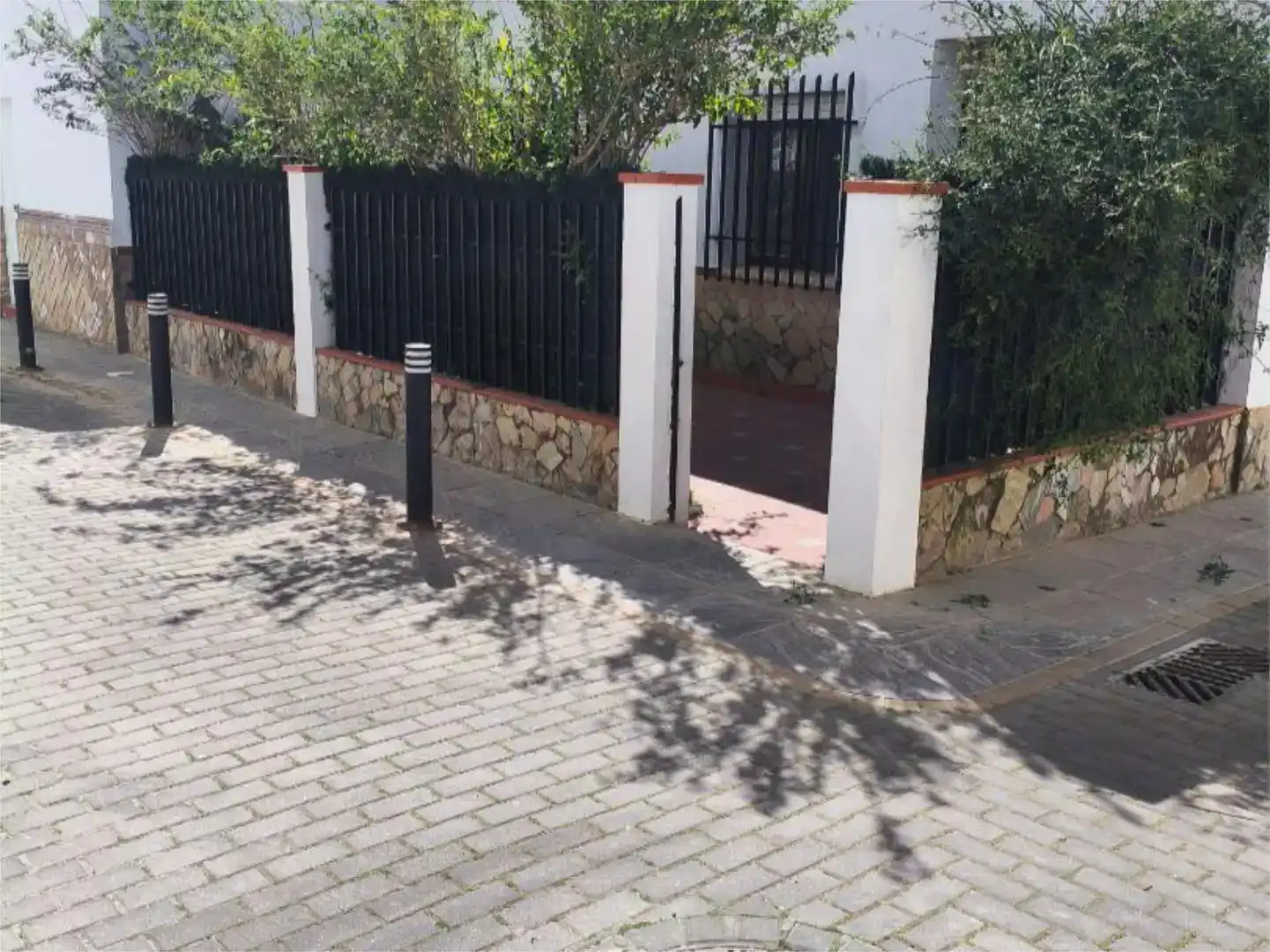 Vista exterior de Pis en venda en Sanlúcar la Mayor, Sevilla