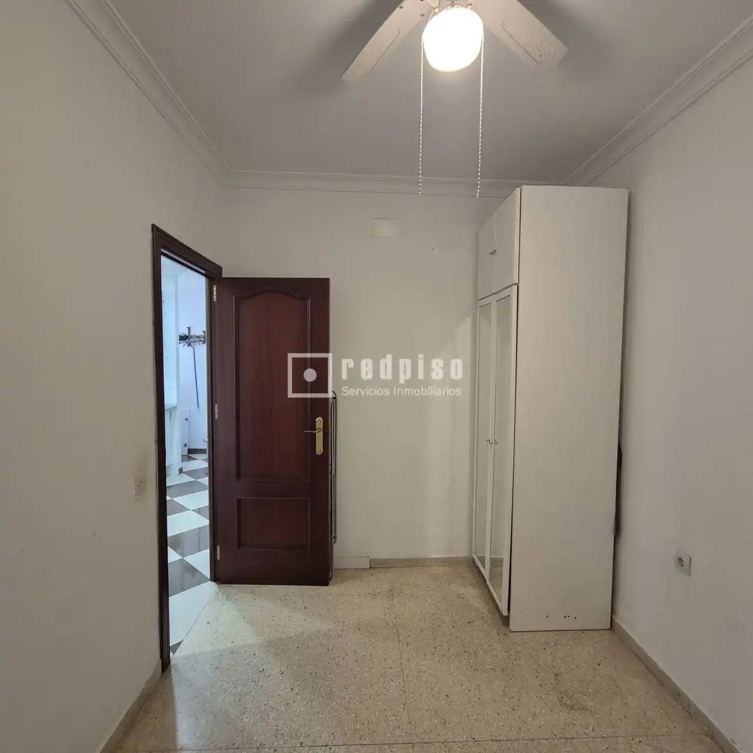 Bedroom of Flat for sale in Sevilla  with Air Conditioner, Heating and Terrace