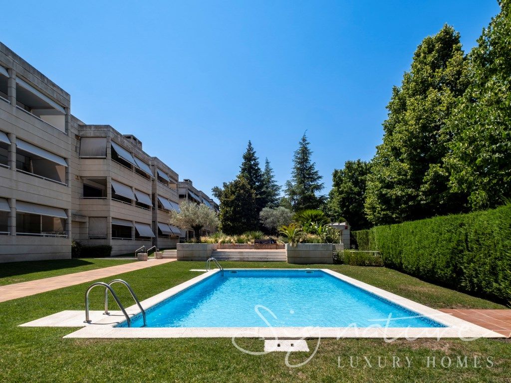 Swimming pool of Attic for rent in Sant Cugat del Vallès  with Air Conditioner, Heating and Terrace