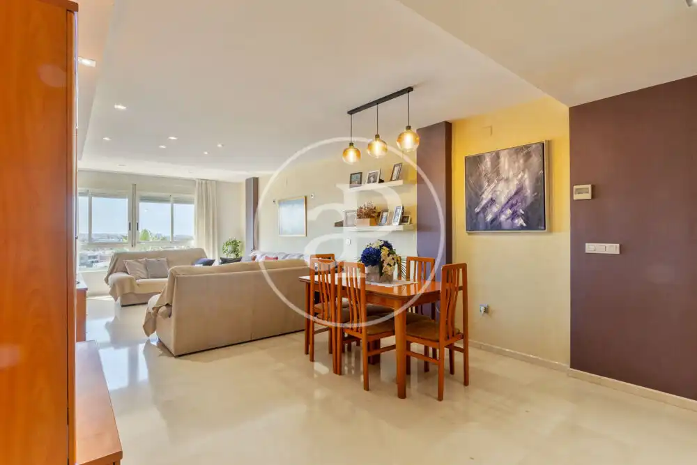 Piso en venta en Avinguda Cardenal Vicent Enrique I Tarancó, Piscinas