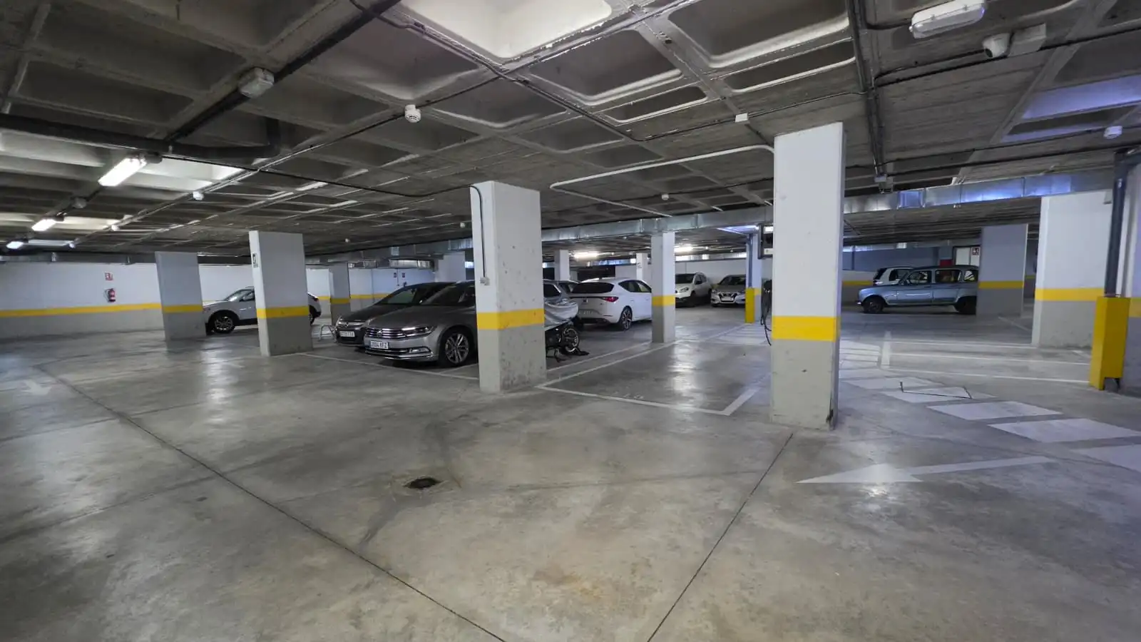 Parking de Apartamento en venta en Madrid con Trastero, Amueblado y Balcón