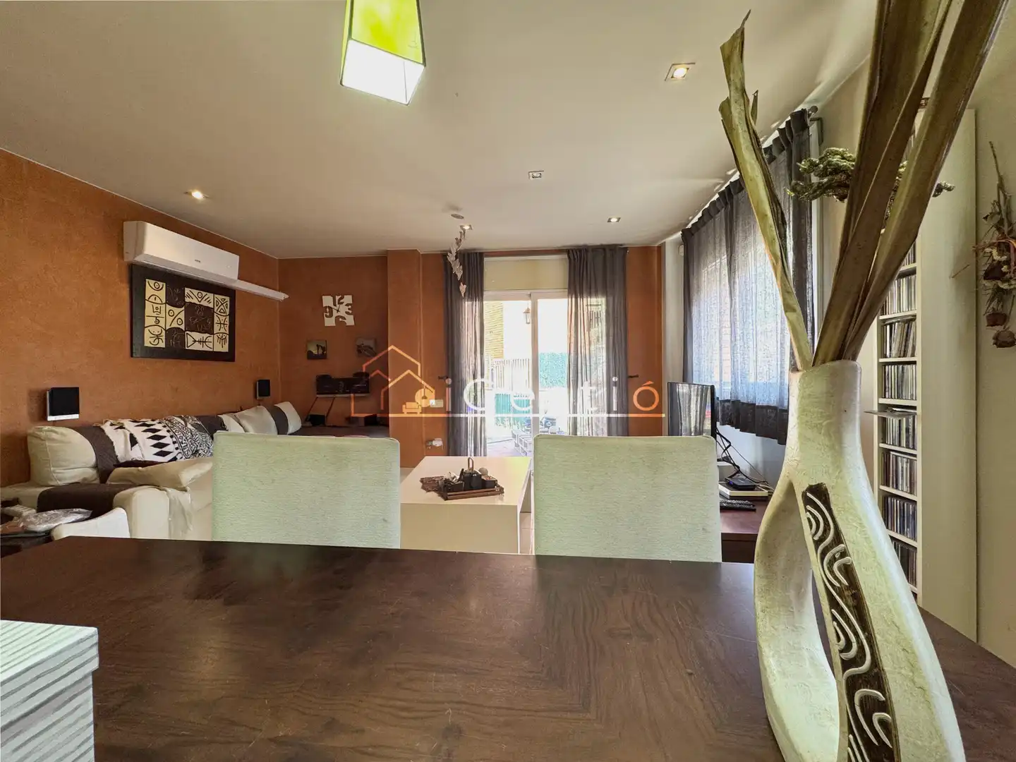 Sala de estar de Casa adosada en venta en Castellbell i el Vilar con Aire acondicionado, Calefacción y Jardín privado