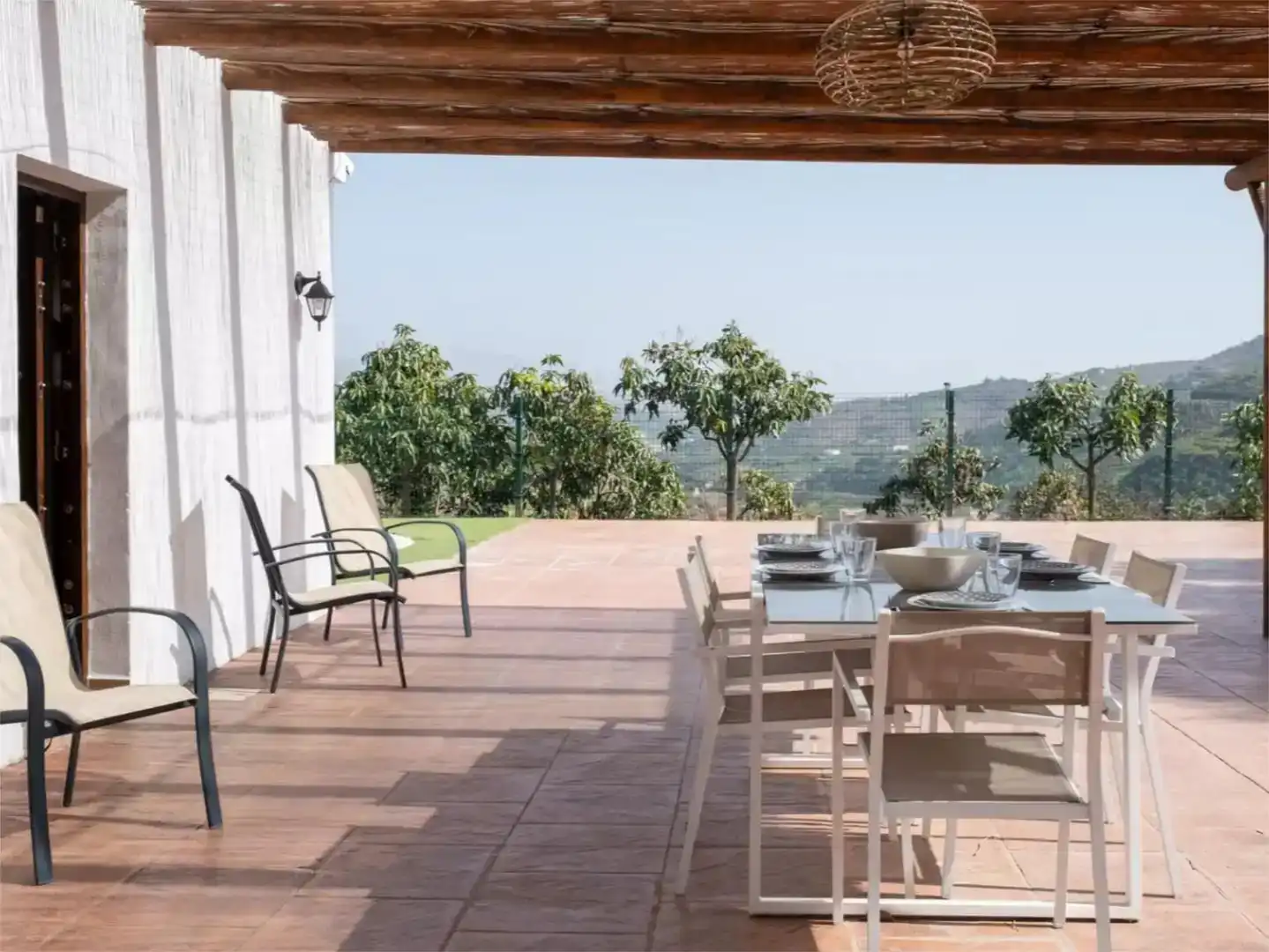 Terrasse von Wohnung zur Miete in Cútar mit Klimaanlage, Privatgarten und Schwimmbad