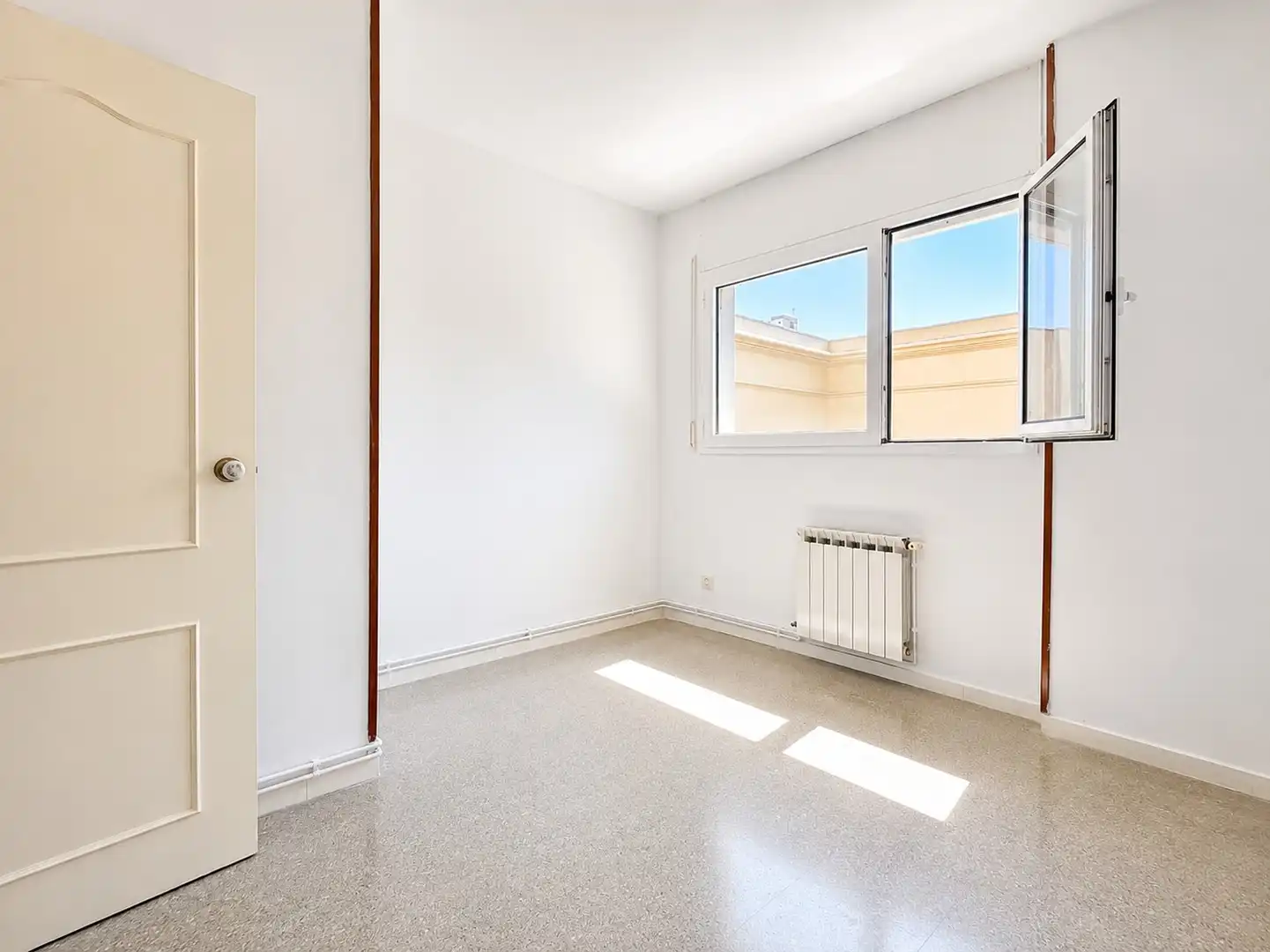 Habitación de Piso en venta en Barcelona con Calefacción y Balcón