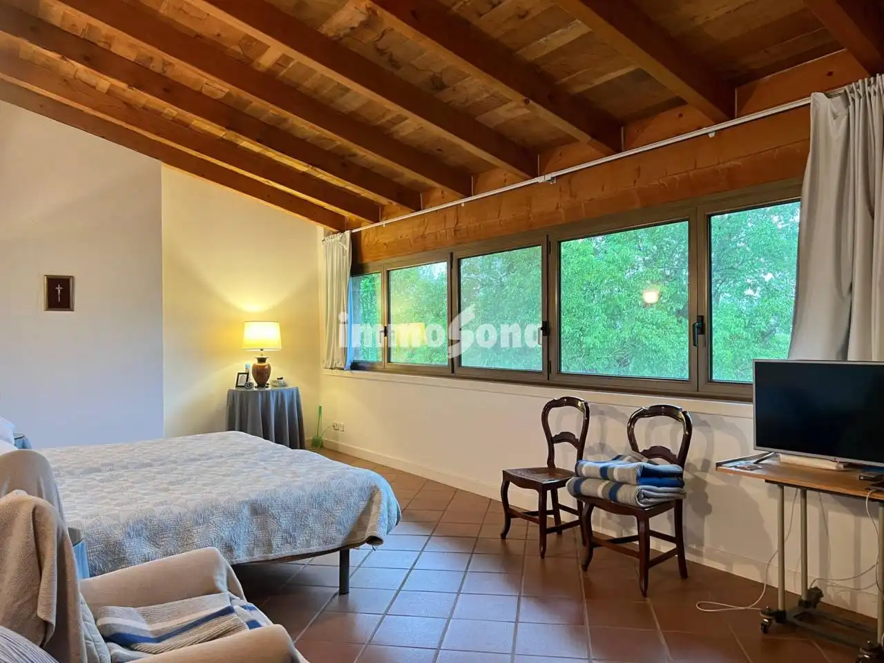 Dormitori de Finca rústica en venda en La Vall d'en Bas amb Calefacció, Jardí privat i Alarma