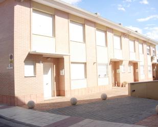 Exterior view of Single-family semi-detached for sale in El Burgo de Ebro  with Terrace