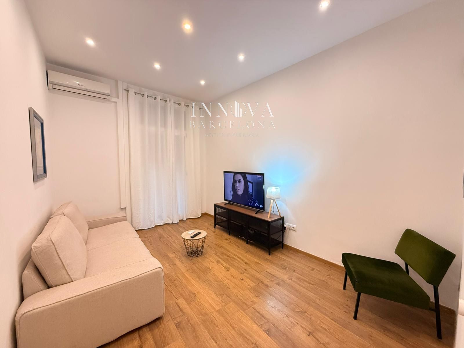 Wohnzimmer von Wohnung zum Verkauf in  Barcelona Capital mit Klimaanlage, Heizung und Terrasse