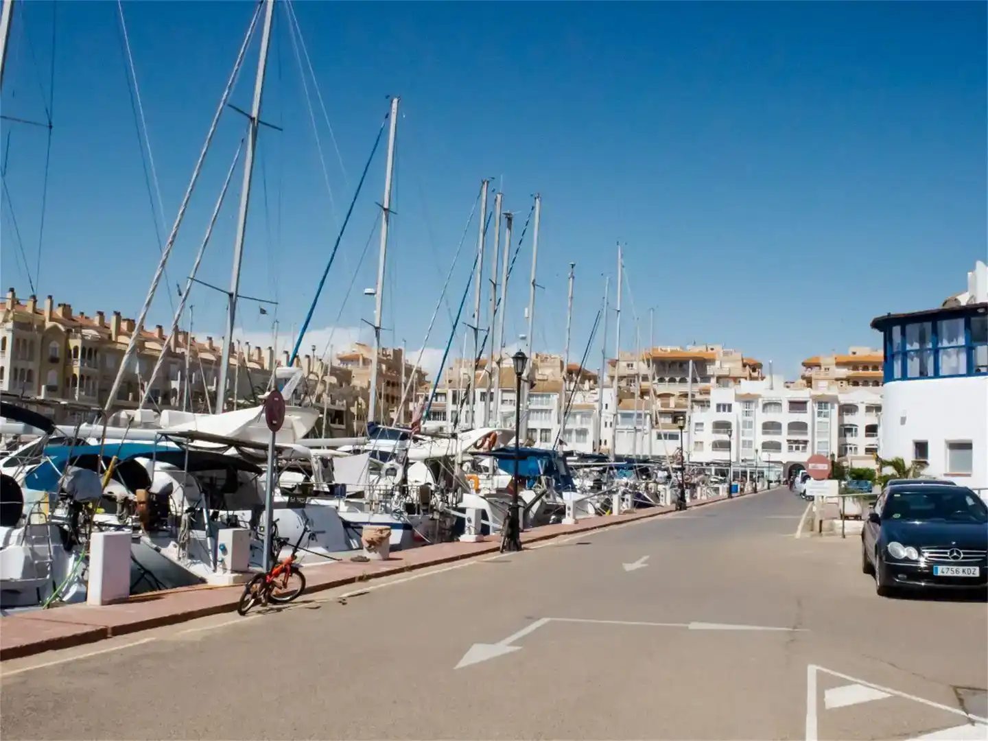 Vista exterior de Apartament de lloguer en El Ejido amb Aire condicionat, Jardí privat i Piscina