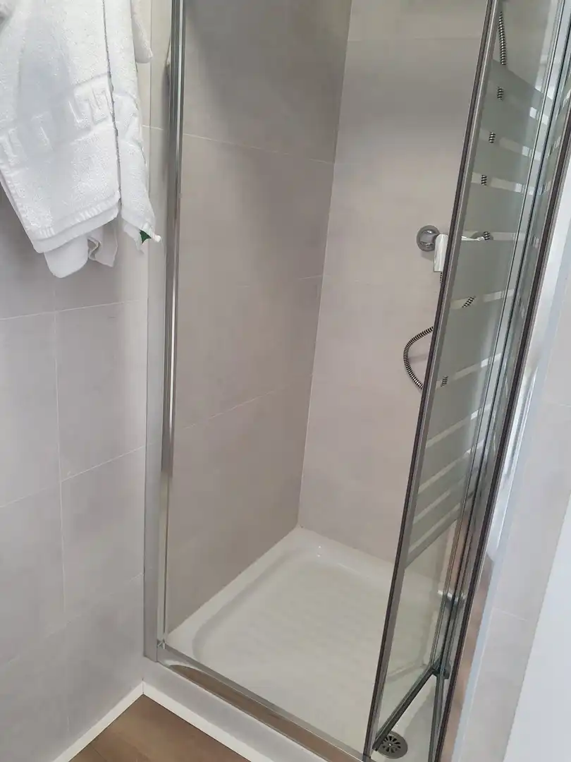 Baño de Ático de alquiler en Roquetas de Mar con Aire acondicionado, Calefacción y Parquet