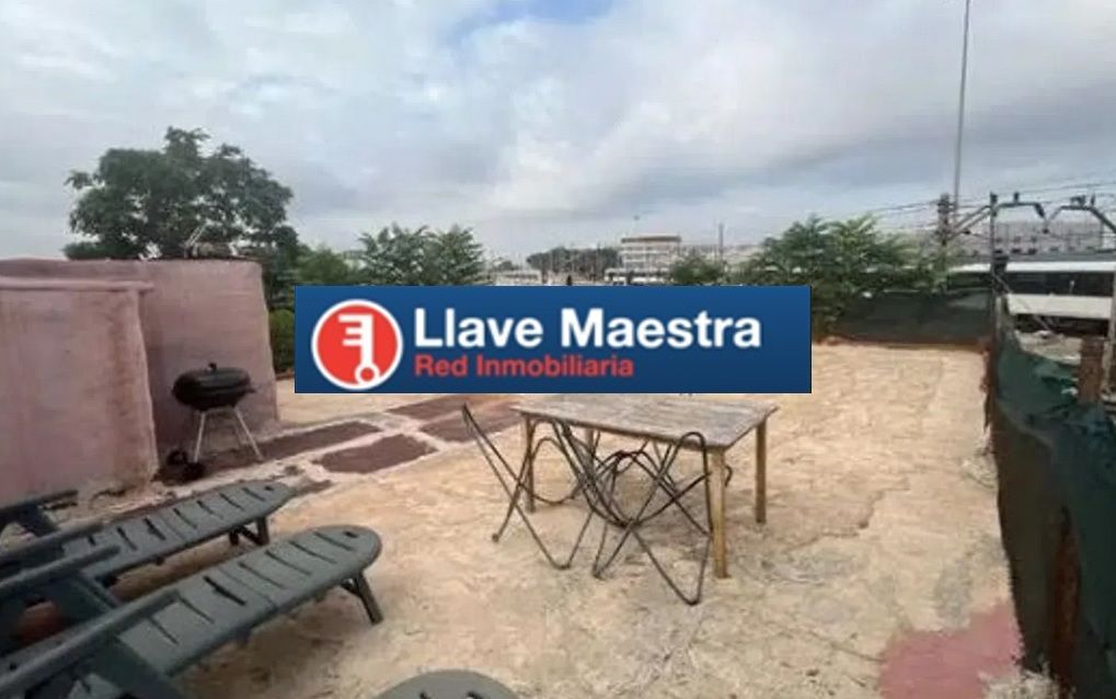 Vista exterior de Casa o xalet en venda en  Valencia Capital amb Terrassa