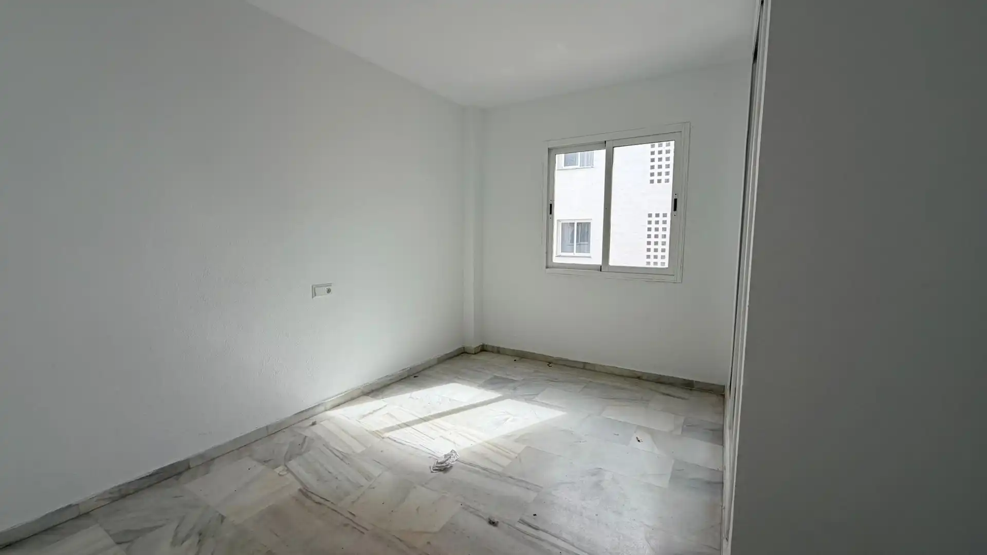 Apartamento con piscina en venta en Calahonda, imagen 14