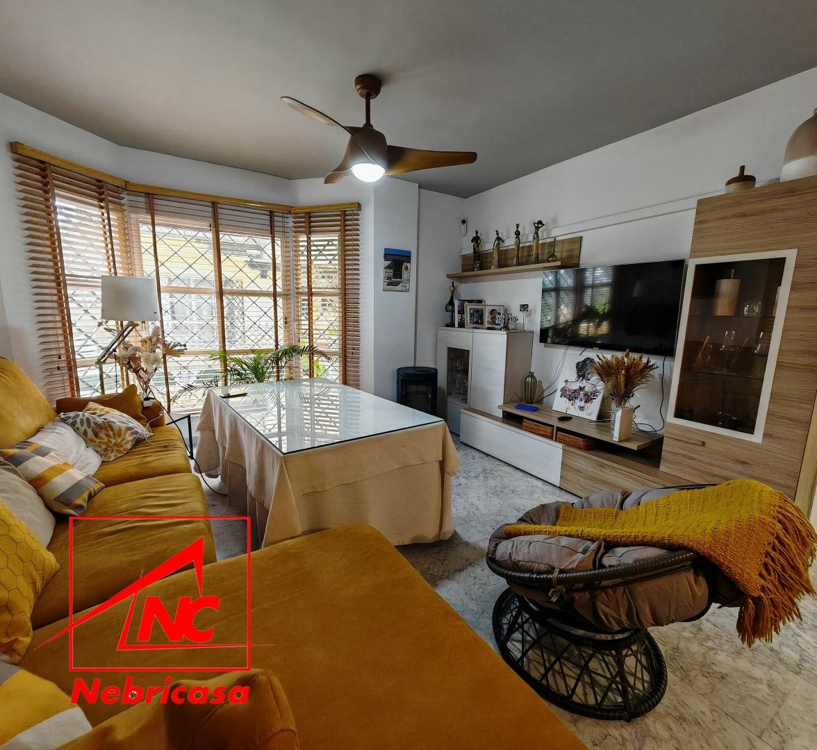 Sala d'estar de Dúplex en venda en Sanlúcar de Barrameda amb Aire condicionat i Moblat