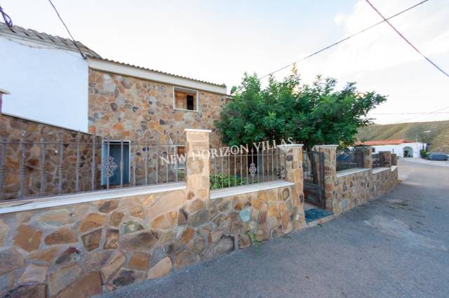 Casa-chalet en Venta en Campo en Arboleas