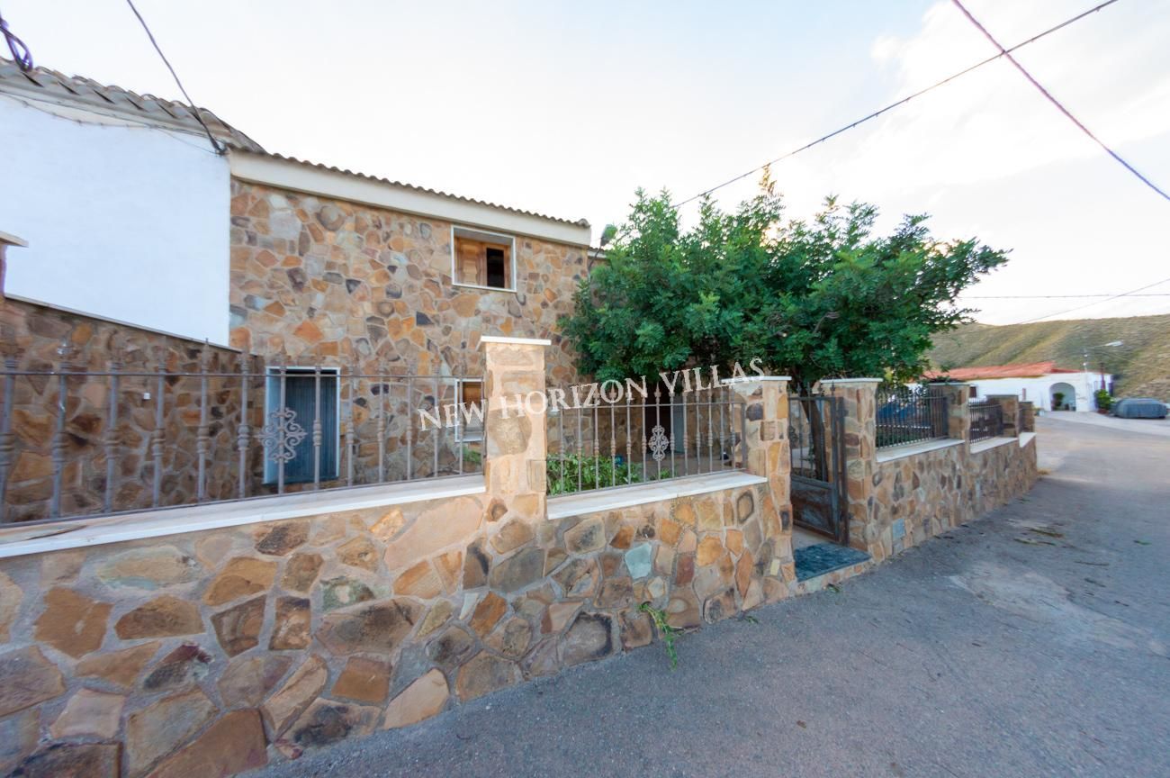 Vista exterior de Casa o xalet en venda en Arboleas amb Calefacció, Jardí privat i Terrassa