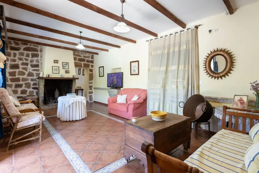 Sala d'estar de Finca rústica en venda en Tierga amb Jardí privat, Terrassa i Traster