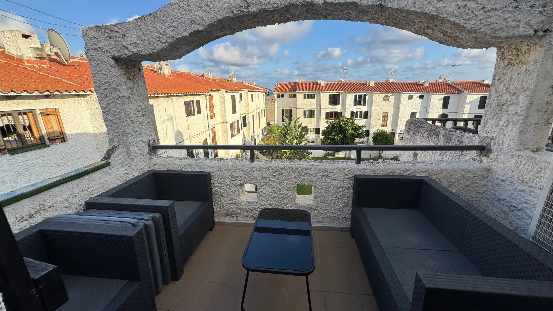 Terrasse von Einfamilien-Reihenhaus zum Verkauf in Torredembarra mit Klimaanlage, Heizung und Privatgarten