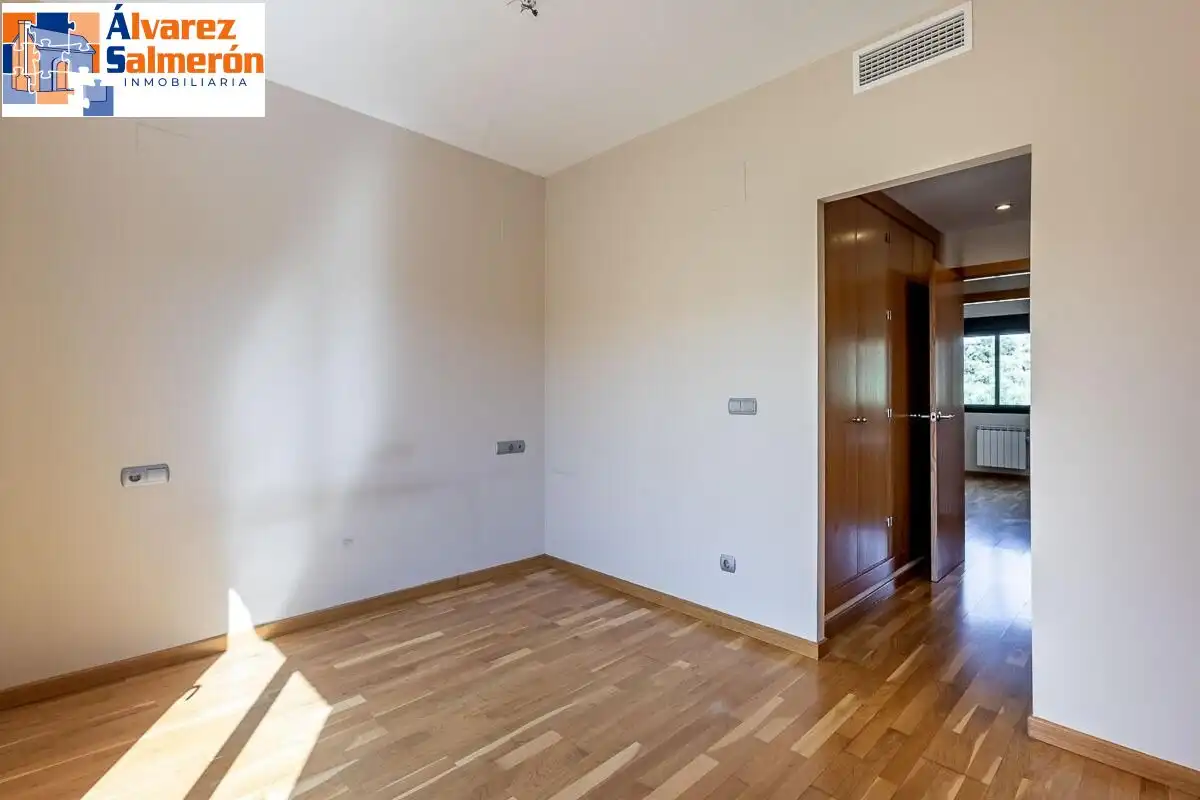 Habitación de Casa o chalet en venta en Albolote con Aire acondicionado, Calefacción y Jardín privado