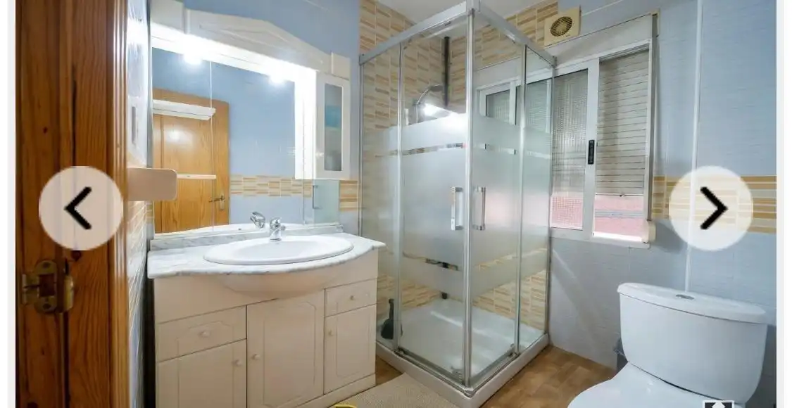 Badezimmer von Wohnung zur Miete in Granada mit Heizung und Balkon