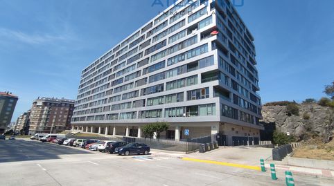 Piso en venta en la Avenida Lamadosa, muy luminoso y en un edificio de reciente construcción.