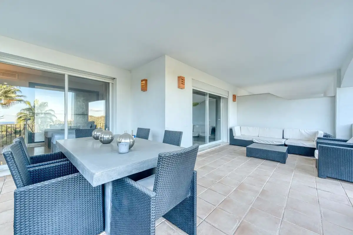 Terraza de Apartamento en venta en Benahavís con Aire acondicionado, Terraza y Piscina comunitaria