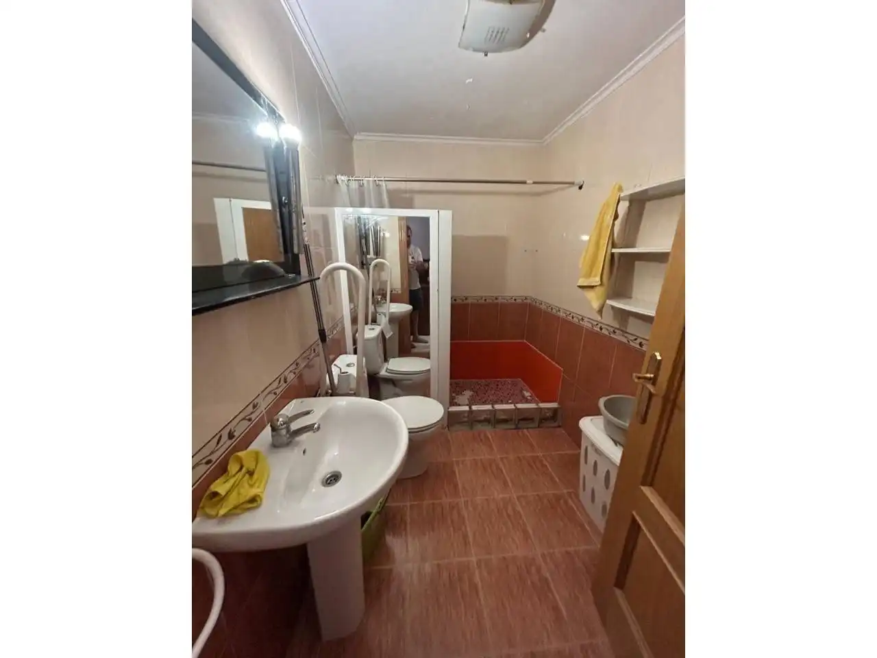 Badezimmer von Wohnung zum Verkauf in Alberite mit Heizung, Terrasse und Abstellraum
