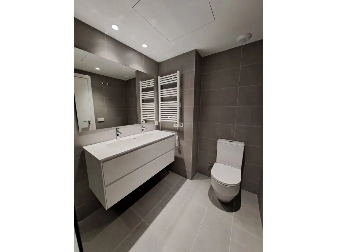 Baño de Piso de alquiler en Sabadell con Aire acondicionado, Calefacción y Parquet